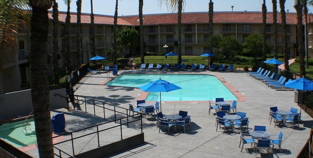 Doubletree By Hilton Bakersfield Hotel Exterior foto
