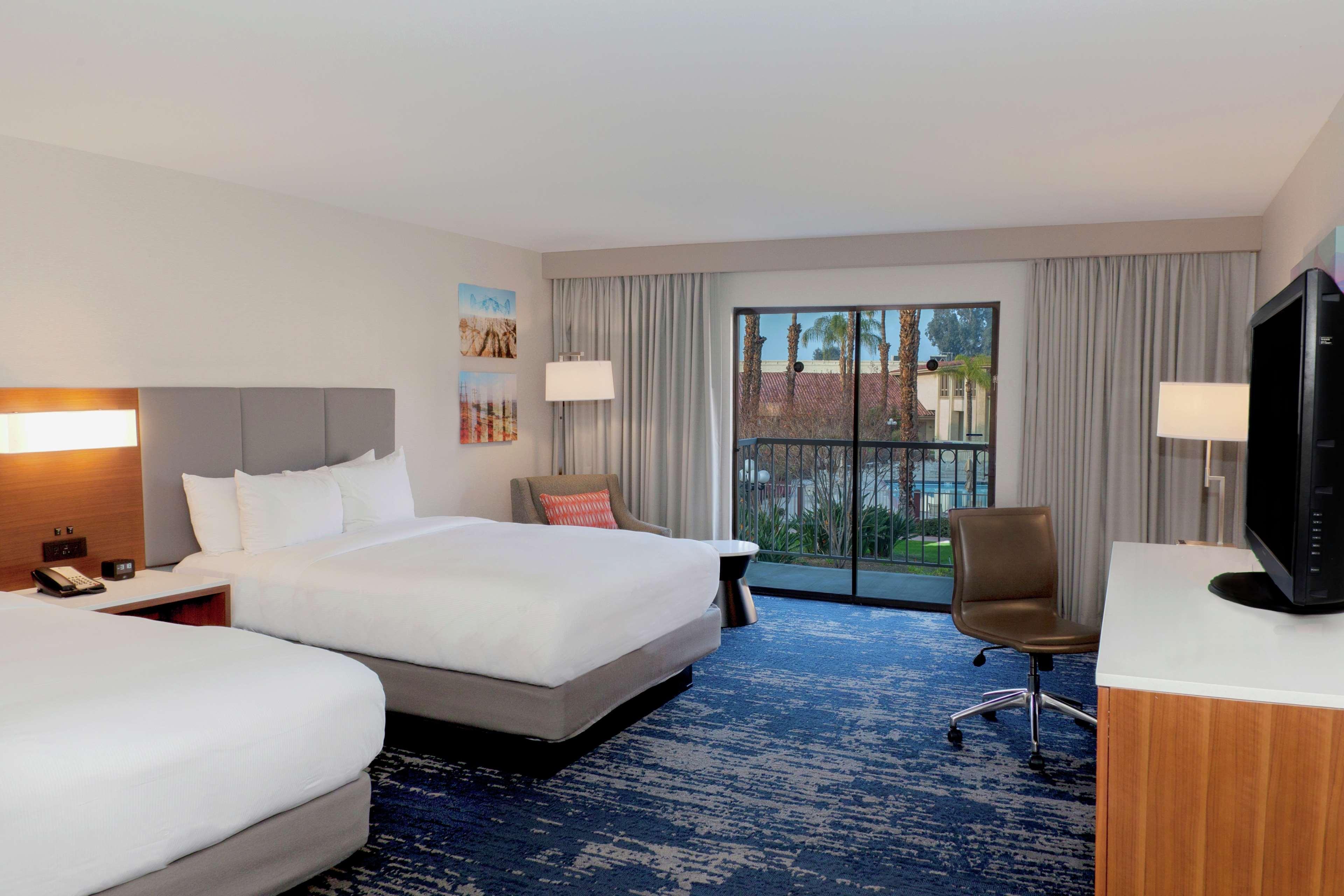 Doubletree By Hilton Bakersfield Hotel Exterior foto
