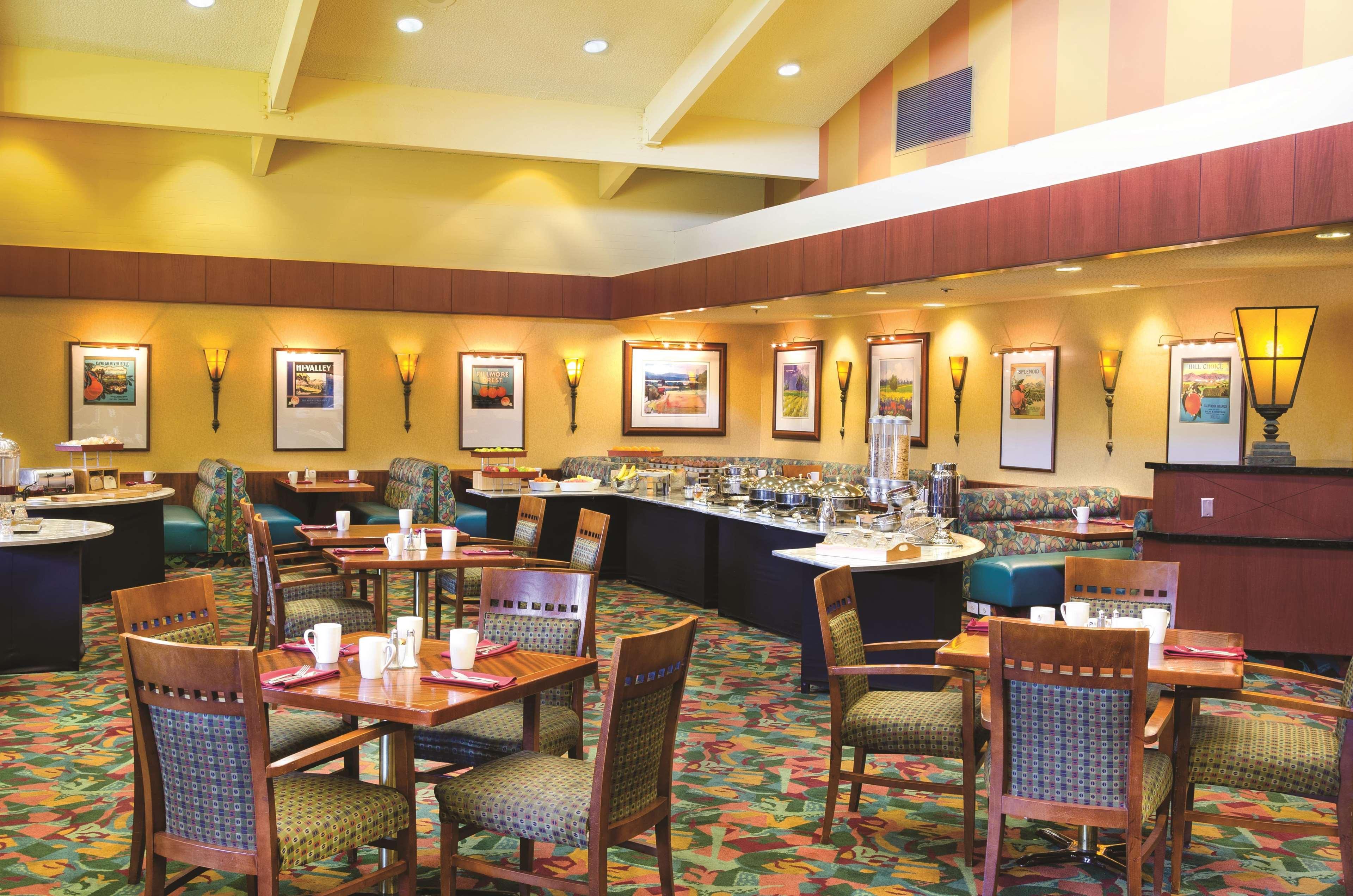 Doubletree By Hilton Bakersfield Hotel Exterior foto