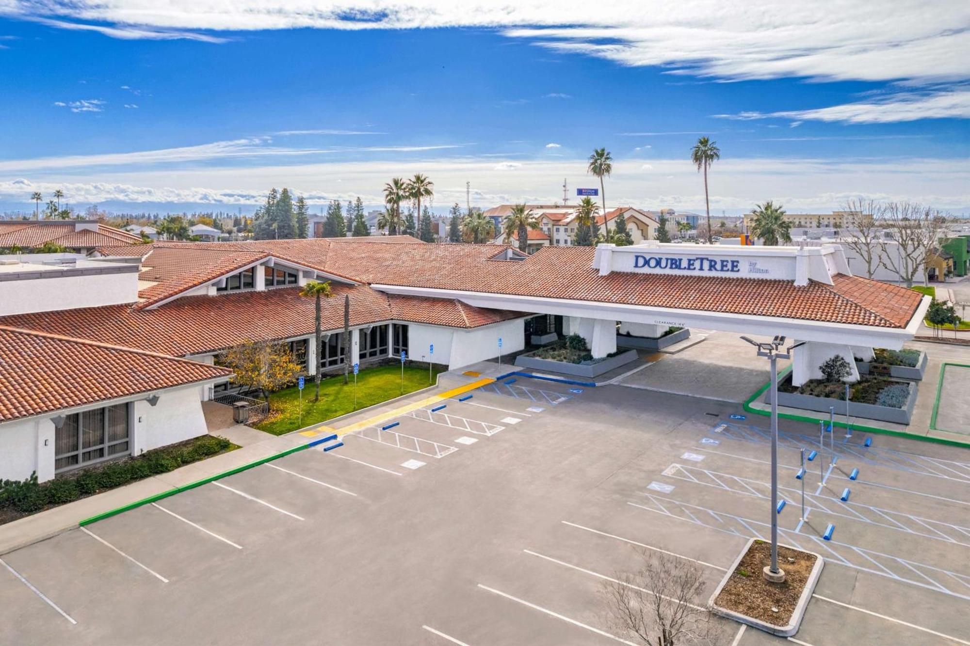 Doubletree By Hilton Bakersfield Hotel Exterior foto