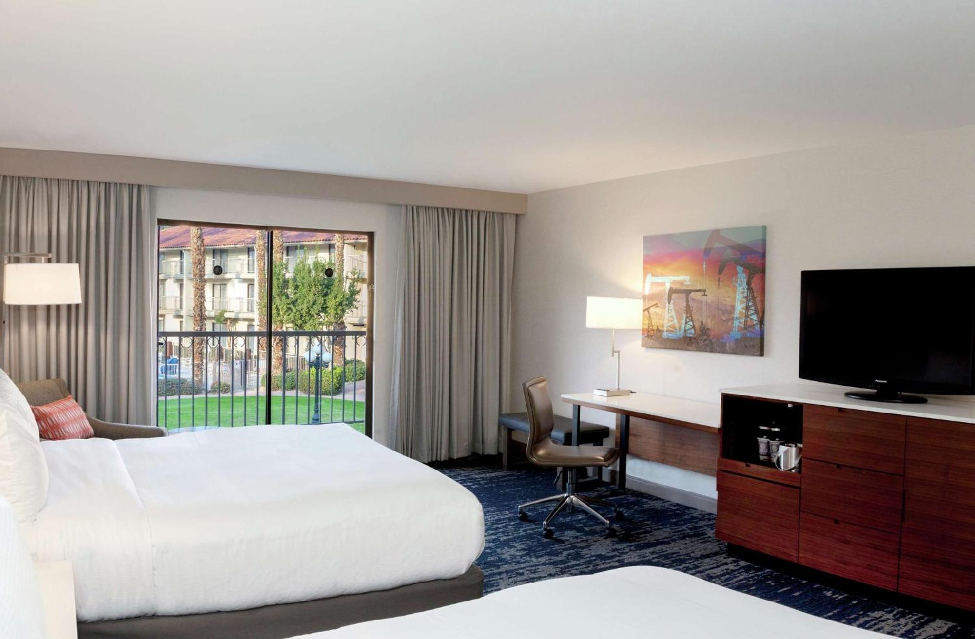 Doubletree By Hilton Bakersfield Hotel Exterior foto
