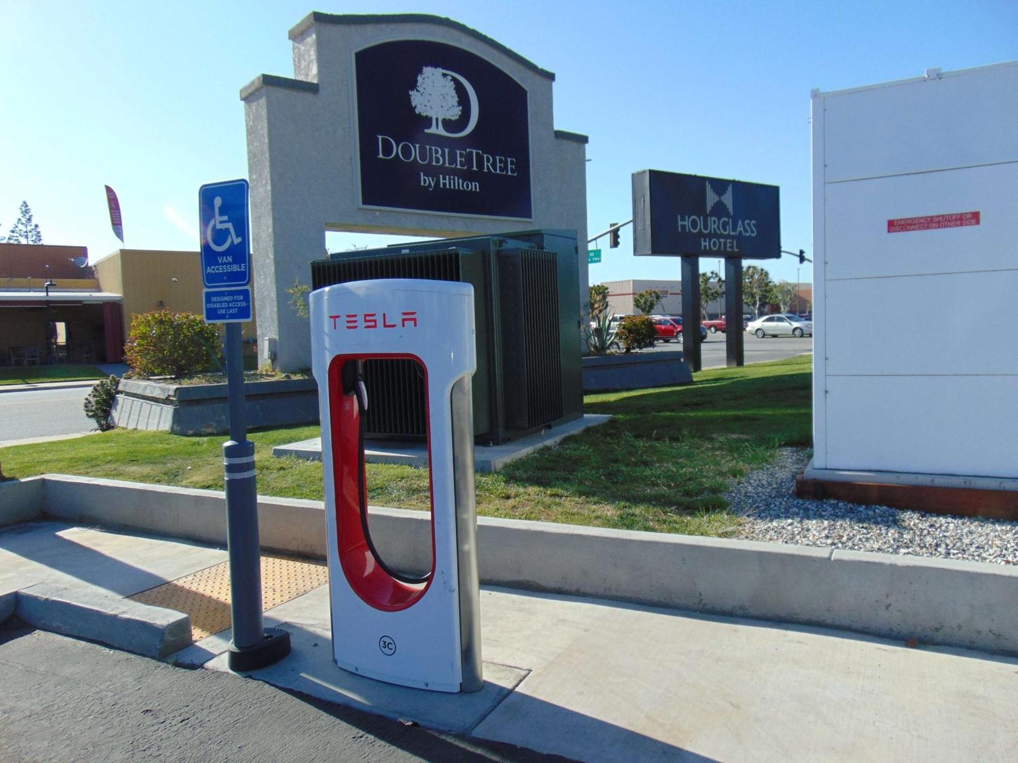 Doubletree By Hilton Bakersfield Hotel Exterior foto