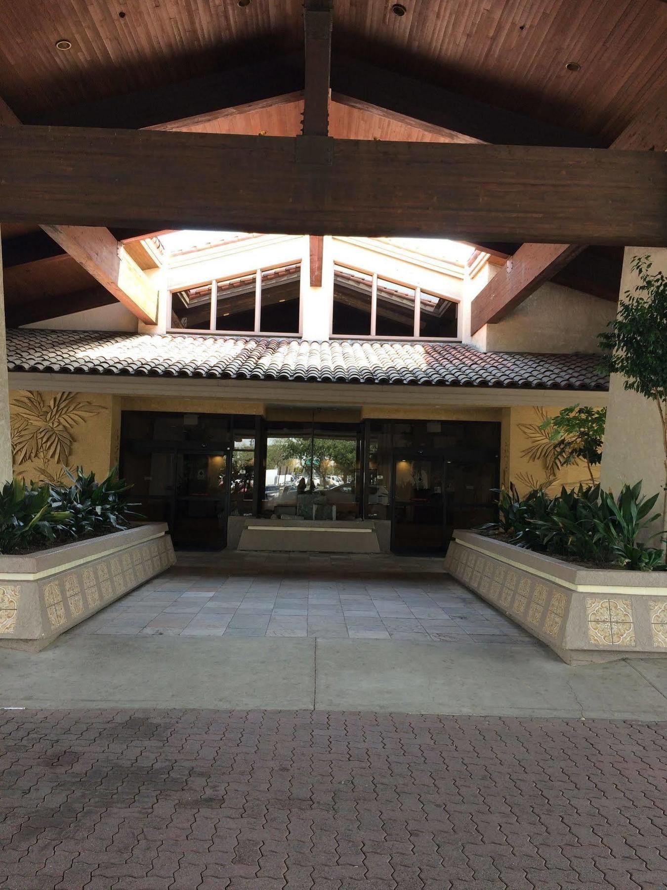 Doubletree By Hilton Bakersfield Hotel Exterior foto