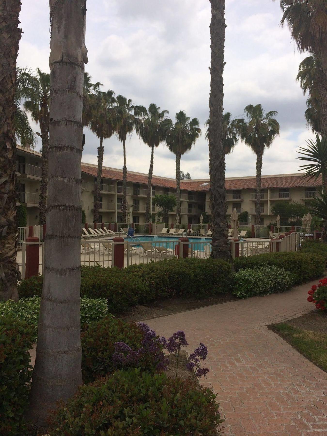 Doubletree By Hilton Bakersfield Hotel Exterior foto